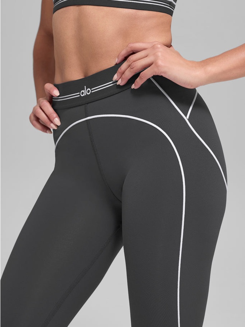 NWT ♥️ ALO Yoga ♥️ Airbrush high-waist heart throb legging ♥️